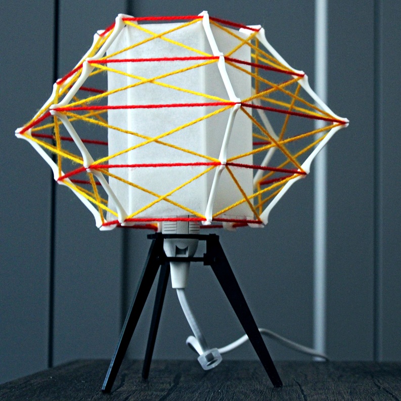 Stolní lampa Efraim barevná žlutá červená černý rám